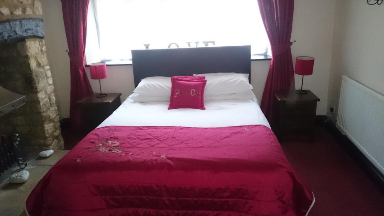 Red Lion Inn ชิปปิงแคมป์เดน ภายนอก รูปภาพ